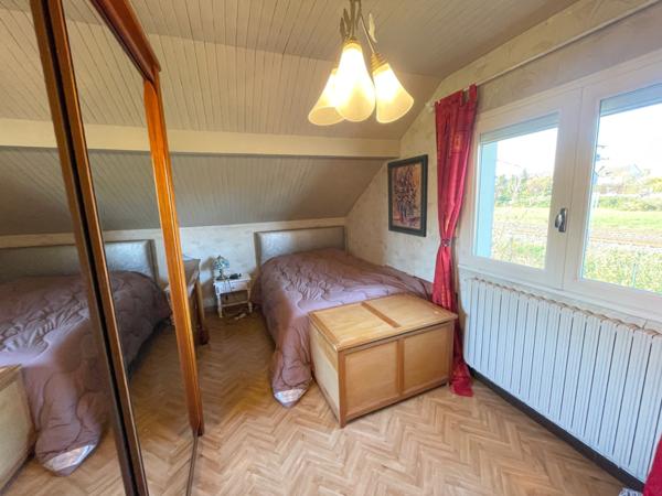 Maison F6 sur sous sol avec terrasse, terrain, garage et parking