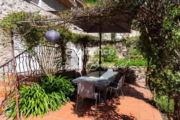 Maison de caractère à vendre 7 pièces SAINT LAURENT DE CERDANS (66)