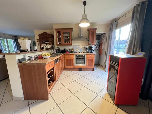 Maison de plain-pied - Neuville Sur Sarthe - 4 pièce(s) - 103 m²