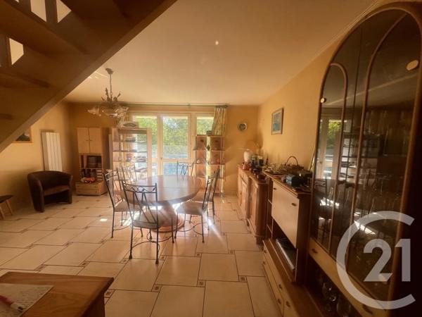 Appartement F6 à vendre  6 pièces - 138 m 2   AURILLAC  - 15