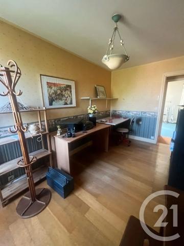 Appartement F6 à vendre  6 pièces - 138 m 2   AURILLAC  - 15