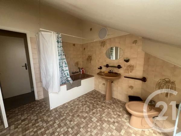 Appartement F6 à vendre  6 pièces - 138 m 2   AURILLAC  - 15