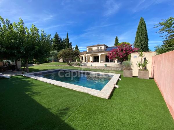 À UZES (30) Splendide maison avec vue de 200 m2 avec 5 chambres, piscine, pool-house. Au calme !