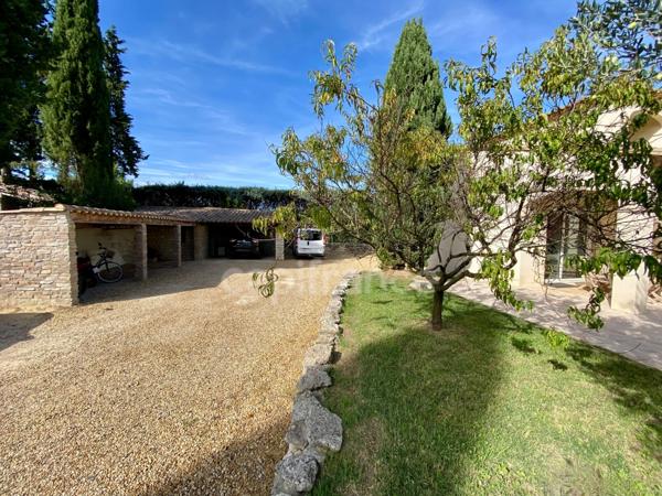 À UZES (30) Splendide maison avec vue de 200 m2 avec 5 chambres, piscine, pool-house. Au calme !