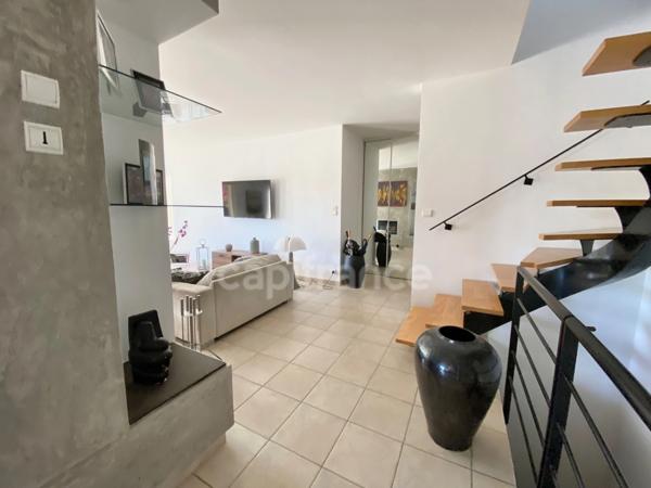 À UZES (30) Splendide maison avec vue de 200 m2 avec 5 chambres, piscine, pool-house. Au calme !
