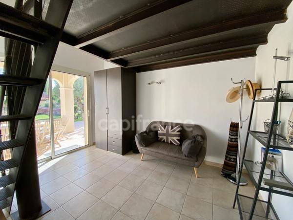 À UZES (30) Splendide maison avec vue de 200 m2 avec 5 chambres, piscine, pool-house. Au calme !