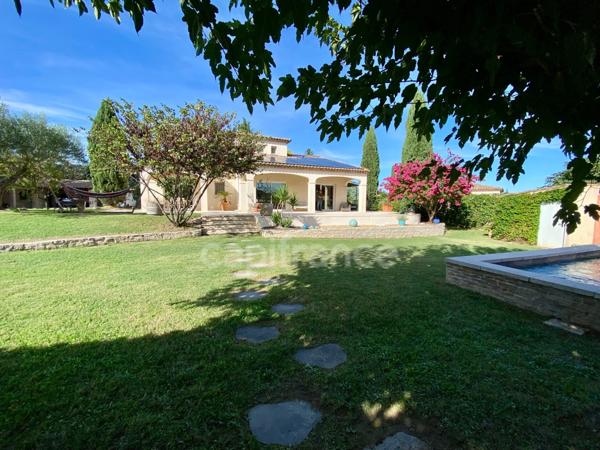 À UZES (30) Splendide maison avec vue de 200 m2 avec 5 chambres, piscine, pool-house. Au calme !