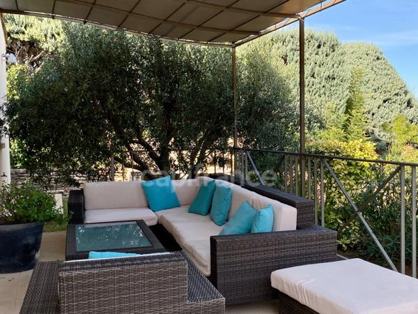 À UZES (30) Splendide maison avec vue de 200 m2 avec 5 chambres, piscine, pool-house. Au calme !