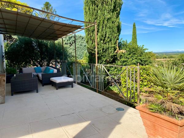 À UZES (30) Splendide maison avec vue de 200 m2 avec 5 chambres, piscine, pool-house. Au calme !