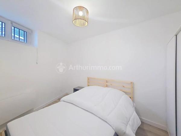 Location                                                      Appartement
                        
                     2 pièces                      25 m2                     à Clermont-Ferrand