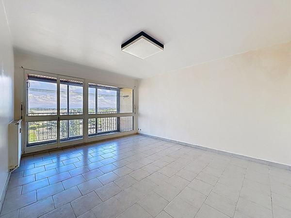 Appartement Avignon 3 pièces 69 m2 - dernier étage avec ascenseur - vue panoramique