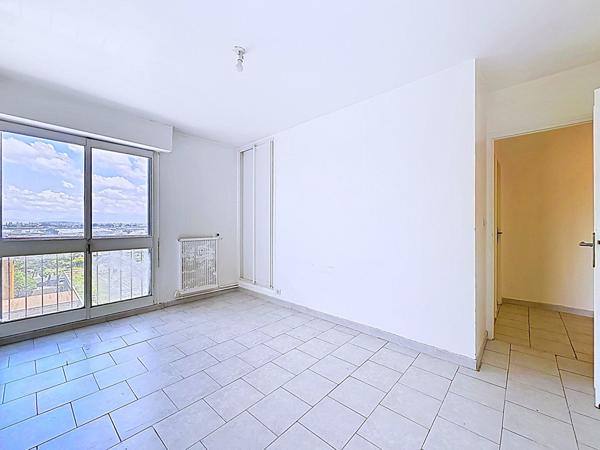 Appartement Avignon 3 pièces 69 m2 - dernier étage avec ascenseur - vue panoramique