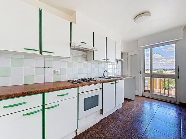 Appartement Avignon 3 pièces 69 m2 - dernier étage avec ascenseur - vue panoramique