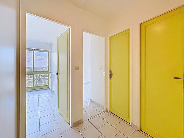 Appartement Avignon 3 pièces 69 m2 - dernier étage avec ascenseur - vue panoramique