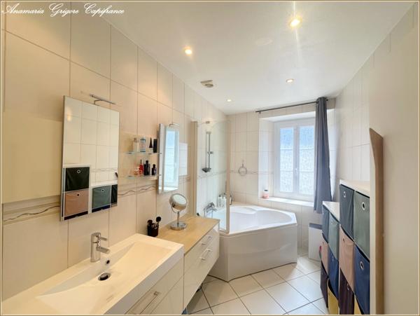 A vendre au centre de Landelles (28190) - longère rénovée de 165 m², 4 chambres, terrain clos de 900 m²