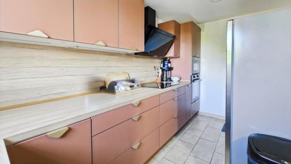 A saisir à Propriano, appartement  indépendant de type 3 de 73 m2 avec jardinet et vue mer