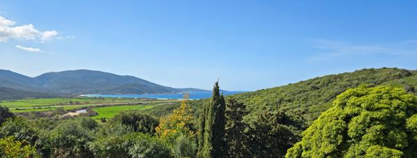 A saisir à Propriano, appartement  indépendant de type 3 de 73 m2 avec jardinet et vue mer