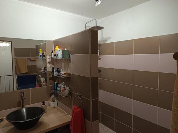 A saisir à Propriano, appartement  indépendant de type 3 de 73 m2 avec jardinet et vue mer