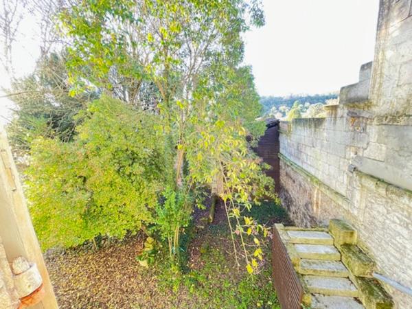 Grand T2 dans immeuble Haussmanien classé