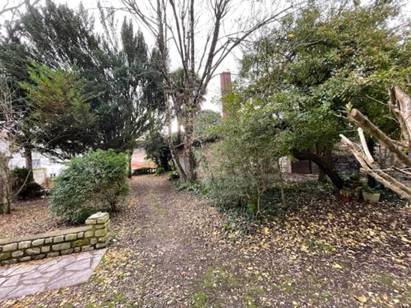 Grand T2 dans immeuble Haussmanien classé