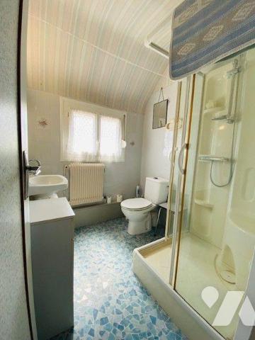 A Vendre à Trégastel (22730), Pavillon de plain-pied +étage, de type 5 (4 ch + 2 SdE), d'une su...