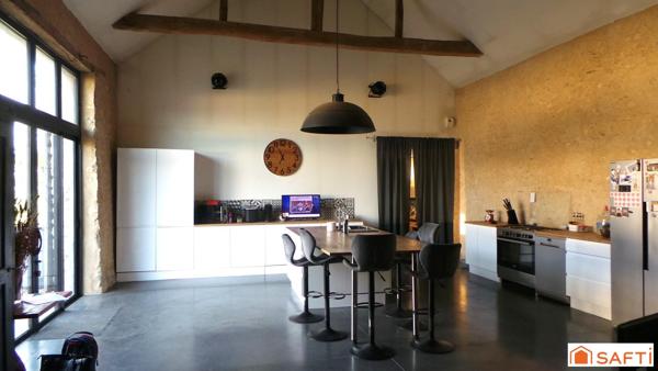 Bien rare ancien corps de ferme avec grange restaurée en maison d'habitation et longère