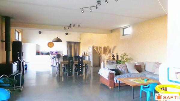 Bien rare ancien corps de ferme avec grange restaurée en maison d'habitation et longère