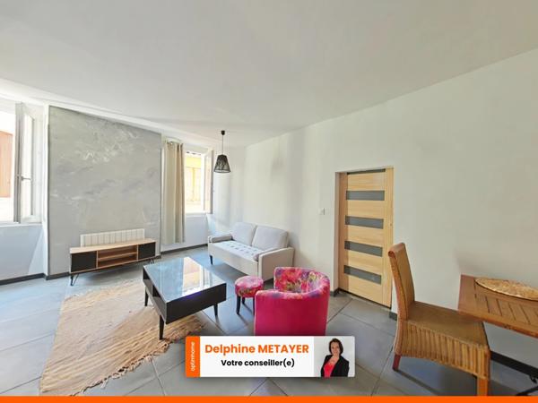 Lumineux T2 rénové en plein cœur d’Aups – Charme et confort au rendez-vous !