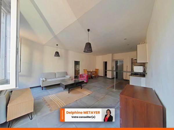 Lumineux T2 rénové en plein cœur d’Aups – Charme et confort au rendez-vous !