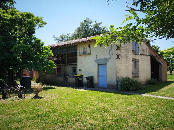 Ancienne ferme et ses dépendances avec 16ha Grisolles