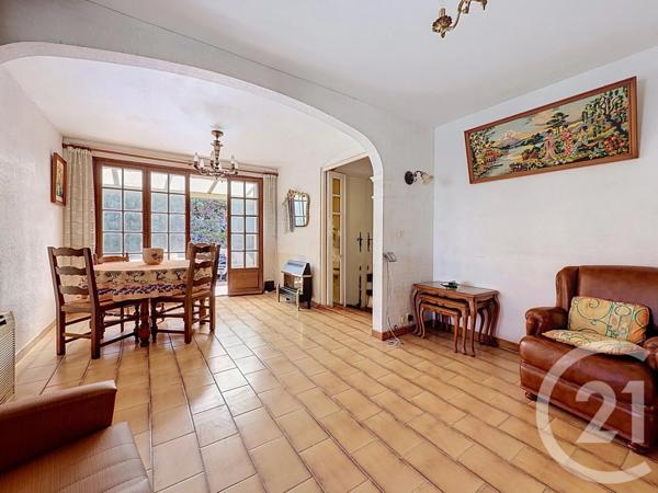 Maison à vendre  4 pièces - 94,29 m 2   ST RAPHAEL  - 83