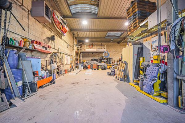 ENTREPOT + BUREAUX 340 M² EN ZAC