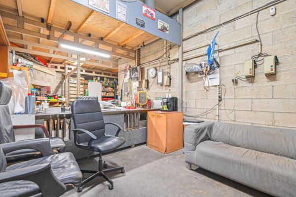 ENTREPOT + BUREAUX 340 M² EN ZAC