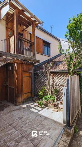 Maison ancienne avec terrain au bord du Doubs