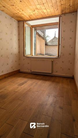 Maison ancienne avec terrain au bord du Doubs