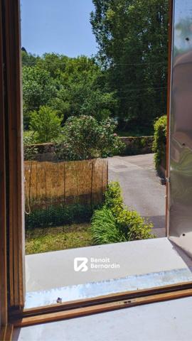 Maison ancienne avec terrain au bord du Doubs