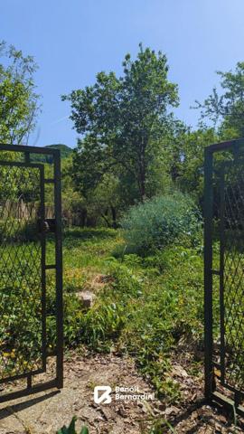 Maison ancienne avec terrain au bord du Doubs