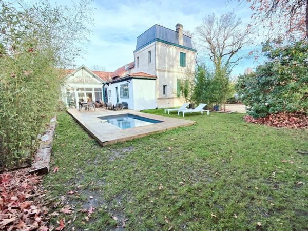 T6 lumineux, rénovée avec goût, piscine