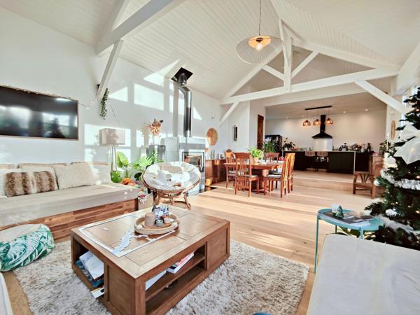 T6 lumineux, rénovée avec goût, piscine