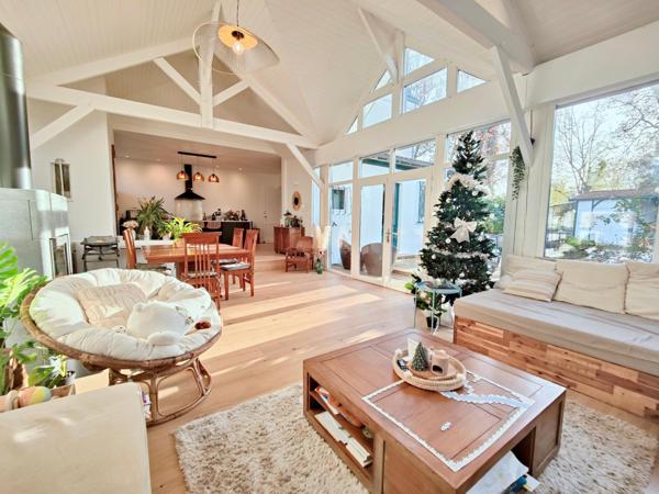 T6 lumineux, rénovée avec goût, piscine