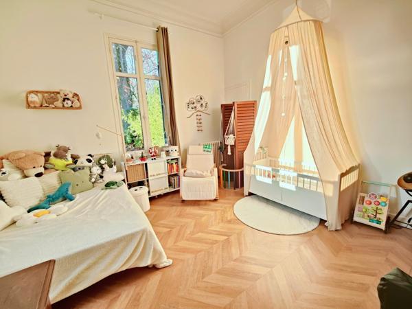 T6 lumineux, rénovée avec goût, piscine