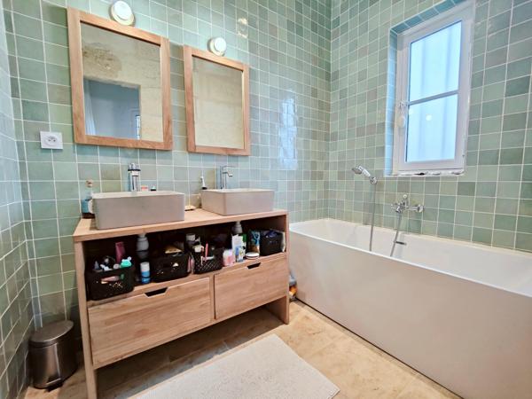 T6 lumineux, rénovée avec goût, piscine