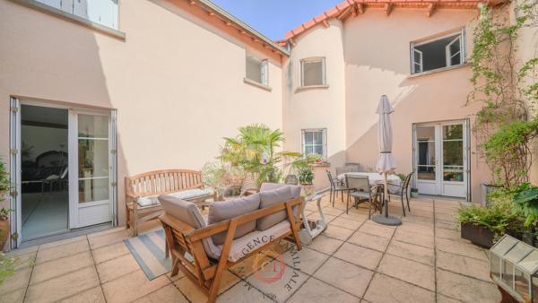 Maison 8 pièce(s) 5 chambre(s) 207 m²