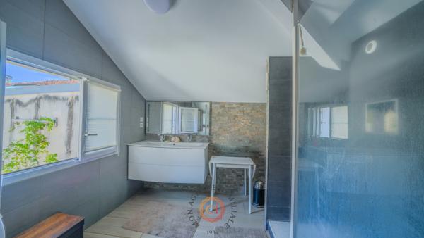 Maison 8 pièce(s) 5 chambre(s) 207 m²