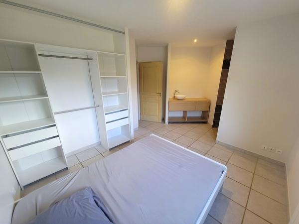 Villa de plain pied avec piscine et 1 207 m² de terrain