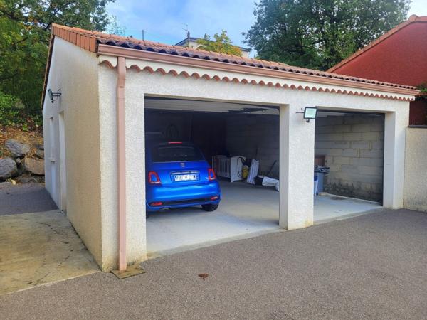 Villa de plain pied avec piscine et 1 207 m² de terrain