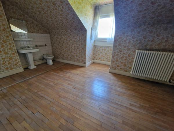 MAISON T9 avec LOCAL à vendre proche EPINAL - MAISON avec TERRASSE, GARAGE et TERRAIN
