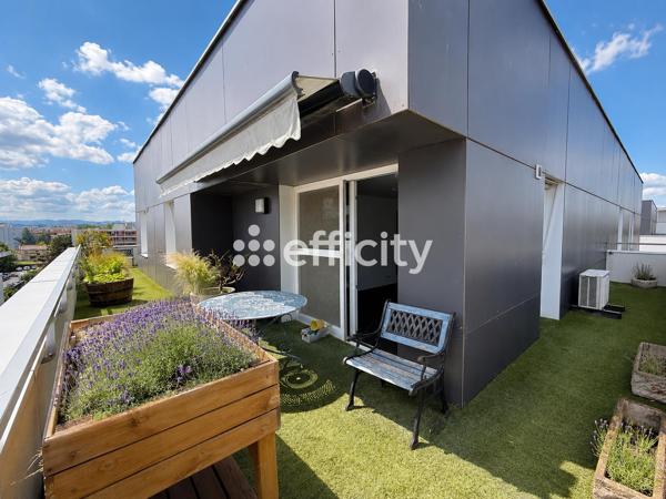 Appartement
         4 pièces
        - 80 m² 300 000 € *