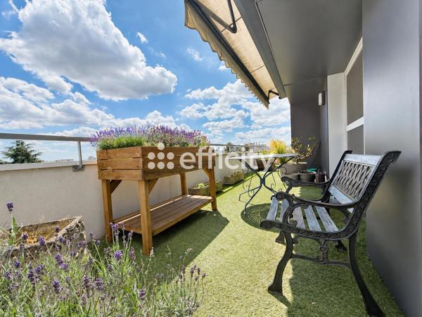 Appartement
         4 pièces
        - 80 m² 300 000 € *