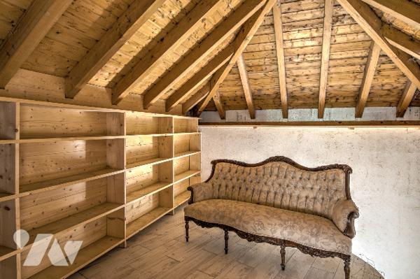 UNIQUE ! A St Julien, château médiéval partiellement rénové de plus de 250 m2 (hors grange)  sur 1 h